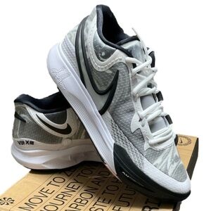 Nike Men’s Athletic Shoes Kyrie Size 10.5 NIB